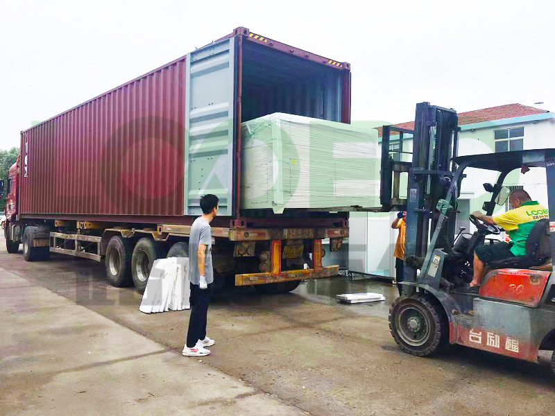 路博環(huán)保| 一批打磨除塵臺裝入集裝箱發(fā)往客戶目的地