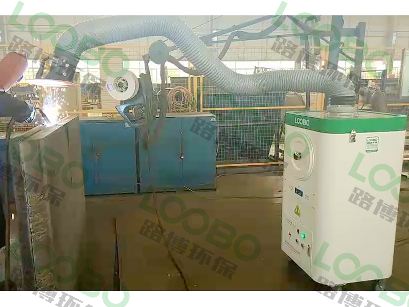 輕巧靈便，價(jià)格適中，這款移動(dòng)式焊煙凈化器值得一看