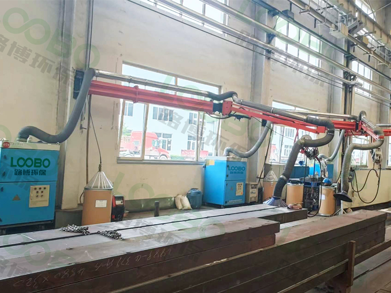 靈活旋轉(zhuǎn)，高效捕集焊接煙塵，萬向吸氣臂讓煙塵無處可逃